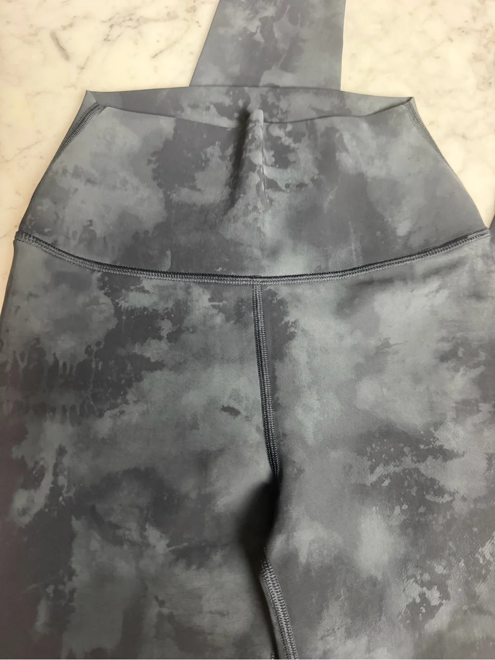 ALO Yoga Gray Charcoal Cloud-Print Leggings